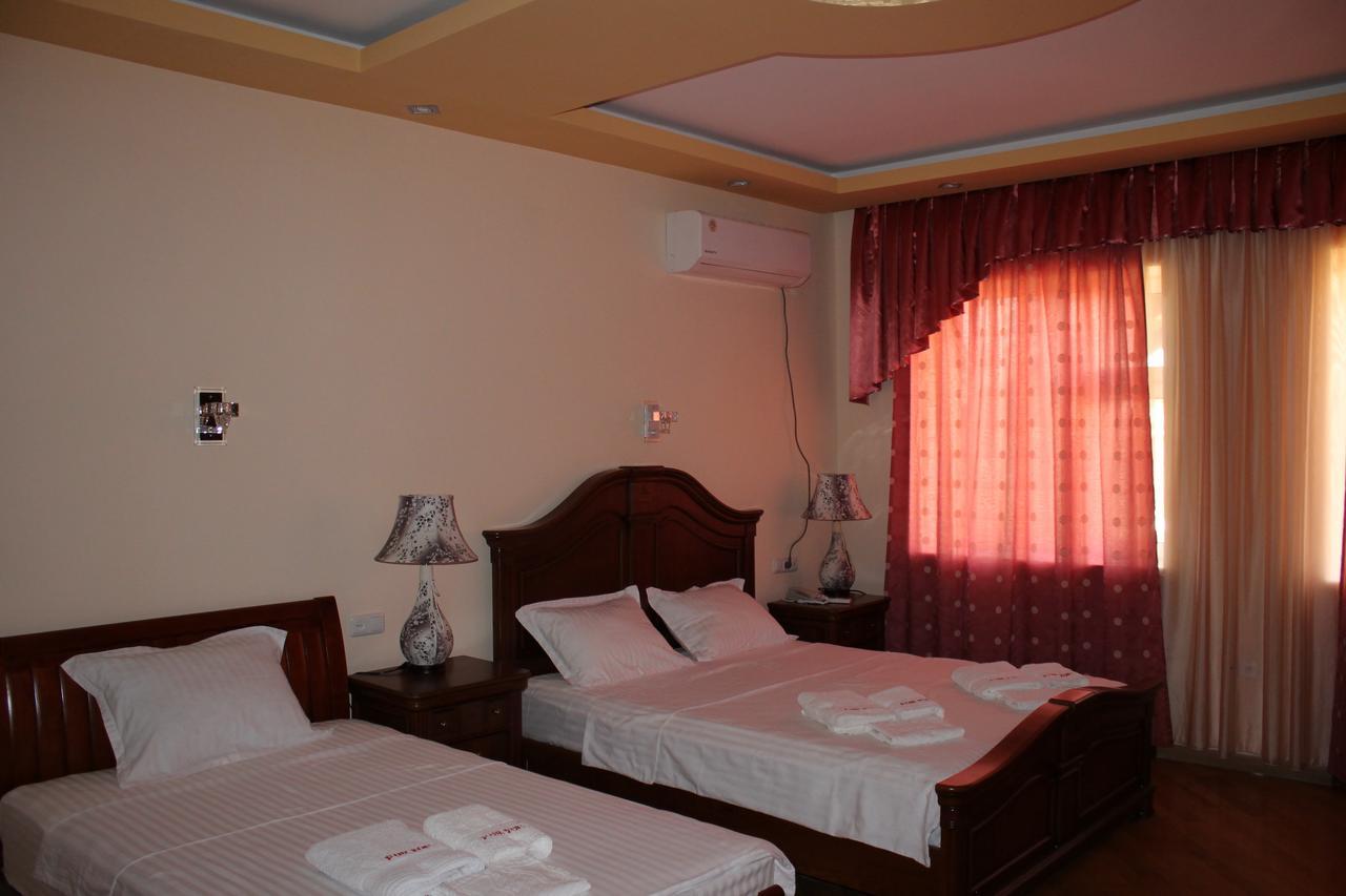 Hotel For You Erevan Exterior foto